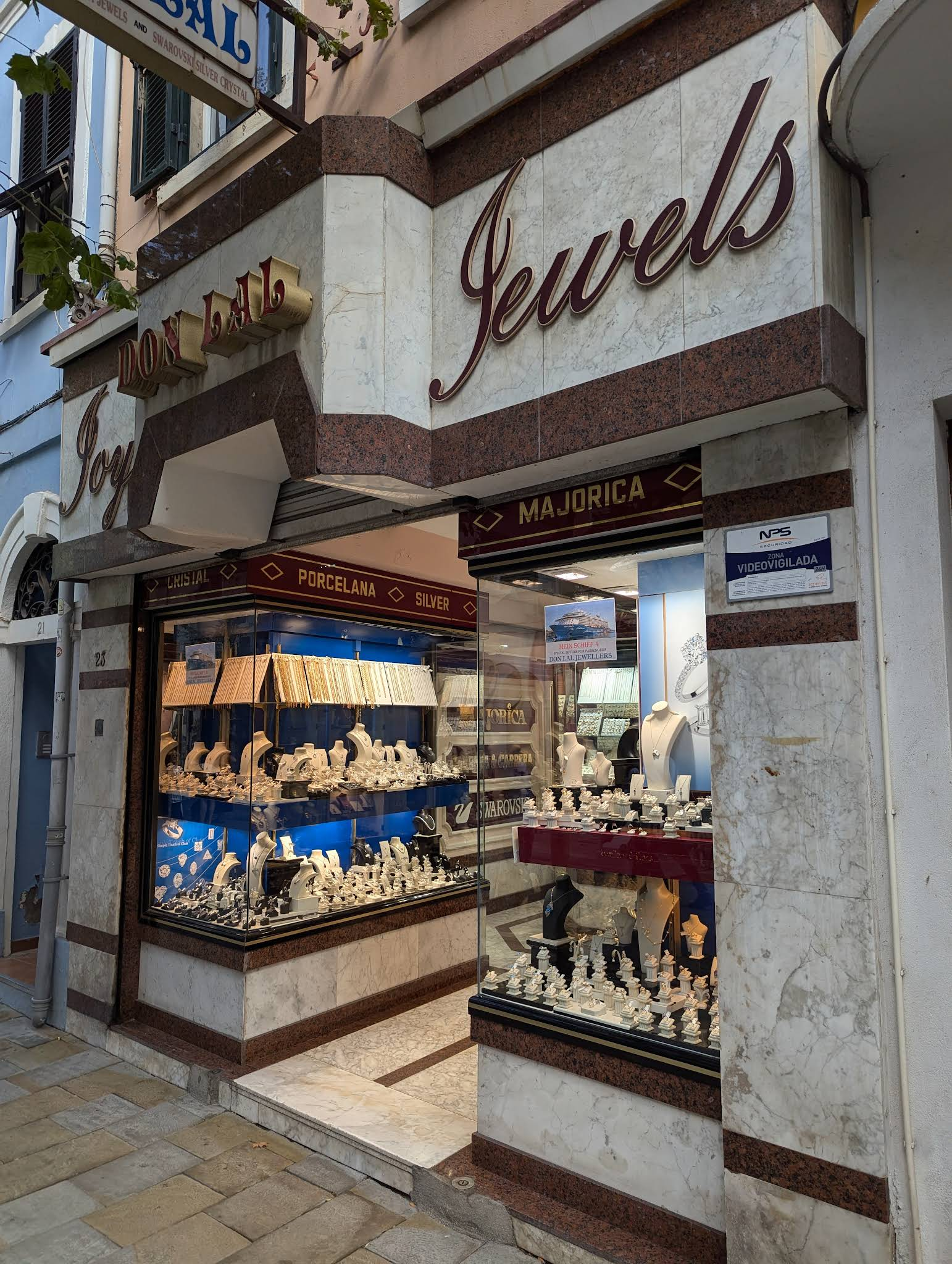 Don Lal Jewellers window display showcasing fine jewellery